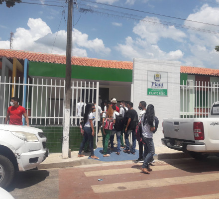 Governadora em exercício Regina Sousa entrega reforma da escola Filinto Rêgo em União